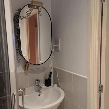 New Lovely 2bed 2bath-parking-by Fabaccommodation アパート ブリストル