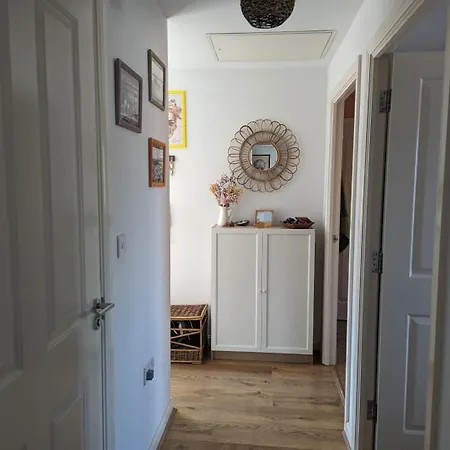 アパート New Lovely 2bed 2bath-parking-by Fabaccommodation ブリストル