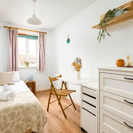 New Lovely 2bed 2bath-parking-by Fabaccommodation ブリストル