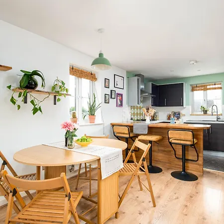 アパート New Lovely 2bed 2bath-parking-by Fabaccommodation *
