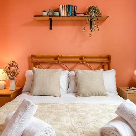 New Lovely 2bed 2bath-parking-by Fabaccommodation アパート ブリストル