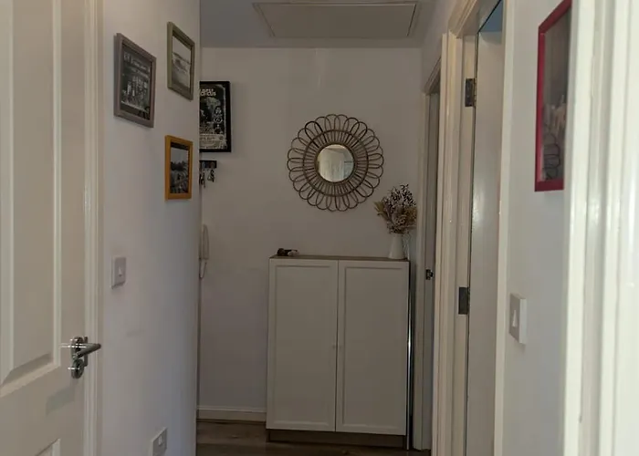 New Lovely 2bed 2bath-parking-by Fabaccommodation Apartment *