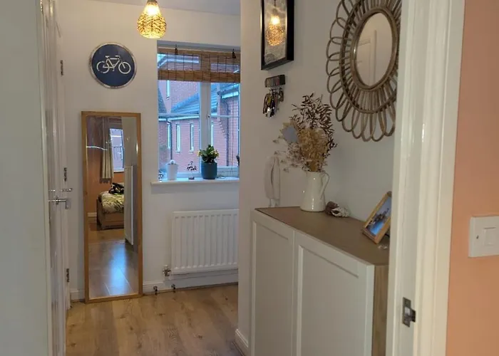 New Lovely 2bed 2bath-parking-by Fabaccommodation *