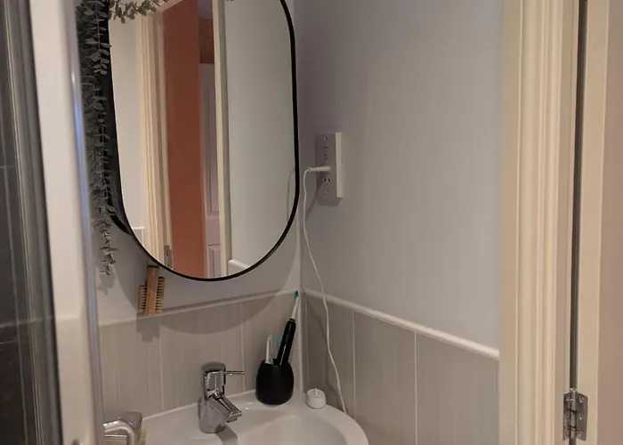 New Lovely 2bed 2bath-parking-by Fabaccommodation Apartment Bristol